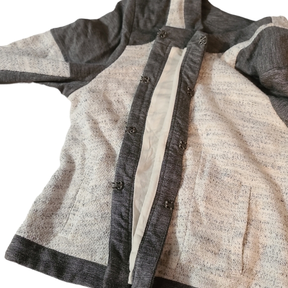 CAbi Style #211 Women’s Knit Moto Blazer White Gray Size M - Picture 5 of 7